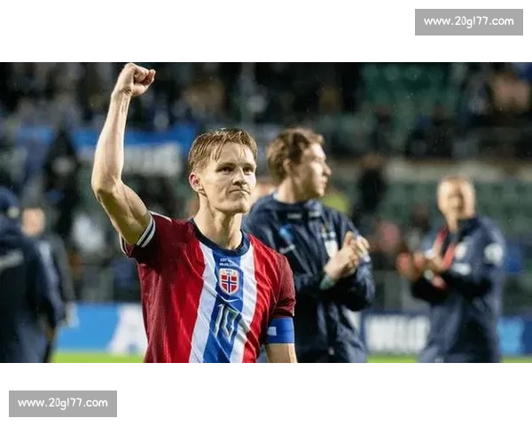 厄德高剪发迎新：从 “金发飘逸” 到国家队短发宣言