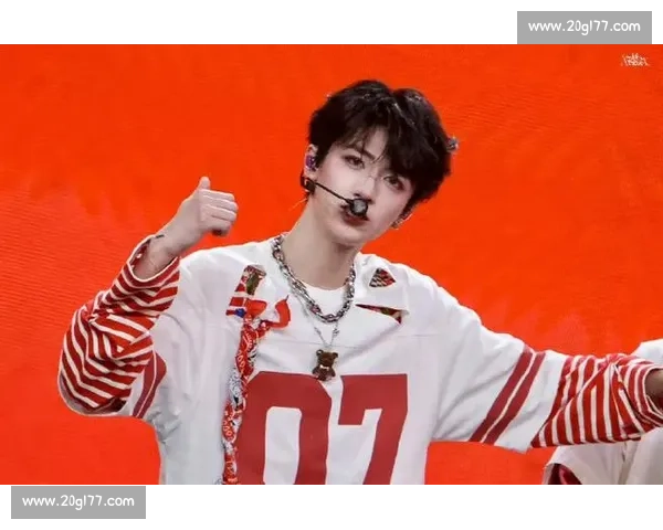 朱志鑫橙色工装连体裤路透曝光!披荆斩棘舞台造型点燃夏日热度 朱志鑫橙色工装连体裤路透曝光!披荆斩棘舞台造型点燃夏日热度